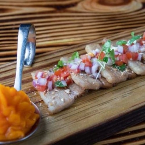 Pork Belly Con Chalaca Y Salsa Acevichada.