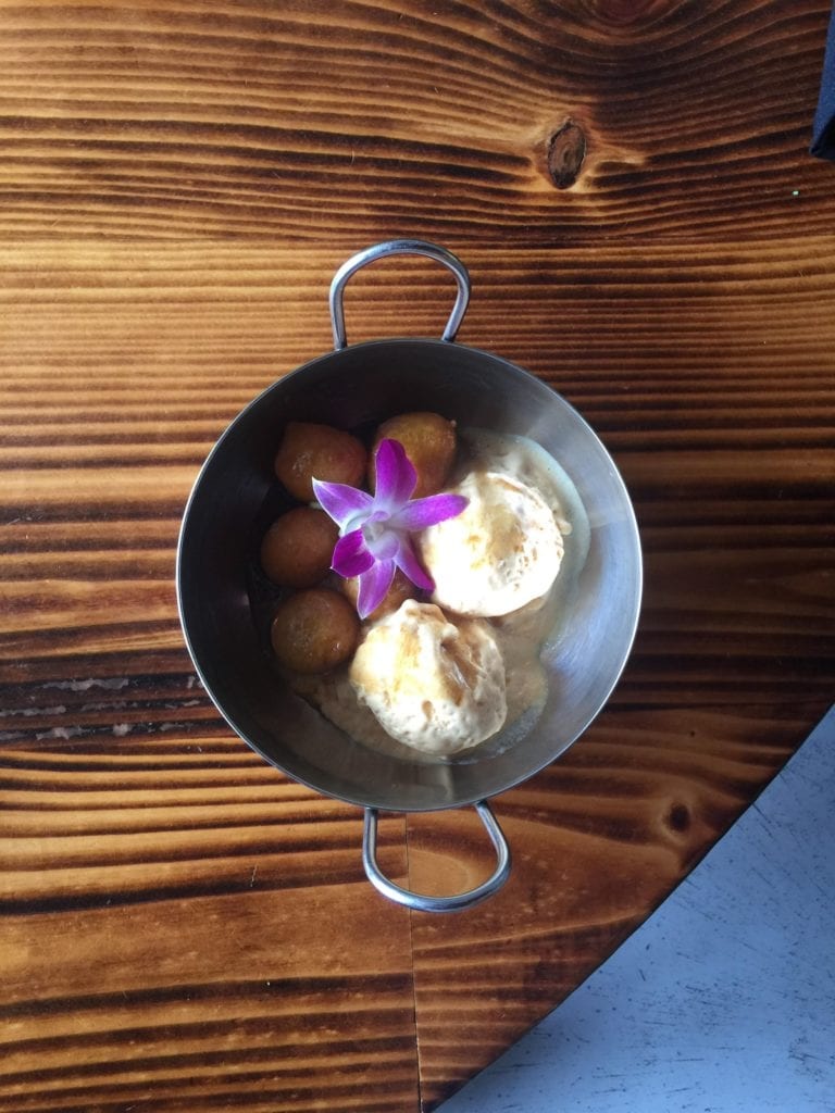 Picarones Con Helado De Lucuma.
